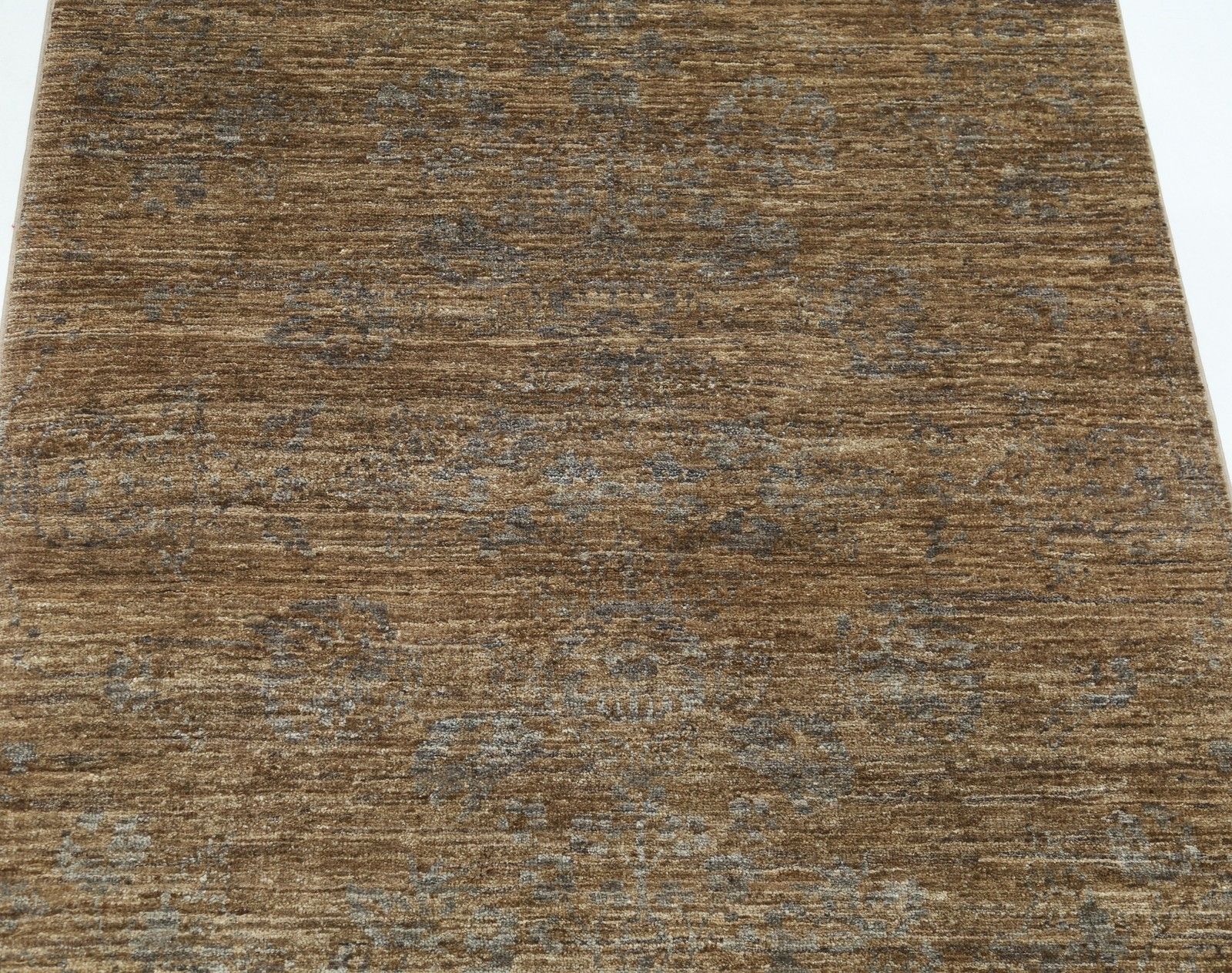 Tapis en laine turque noué à la main, motif floral neutre, 3,4 x 5 ft, brun photo for sale