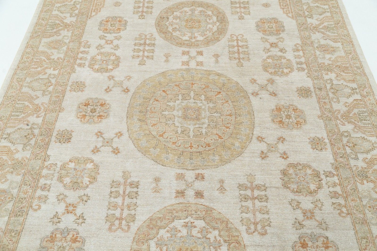 6x8,7 ft Traditioneel Handgeknoopt Beige Vloerkleed met Geometrisch Medaillonmotief photo 2549.0