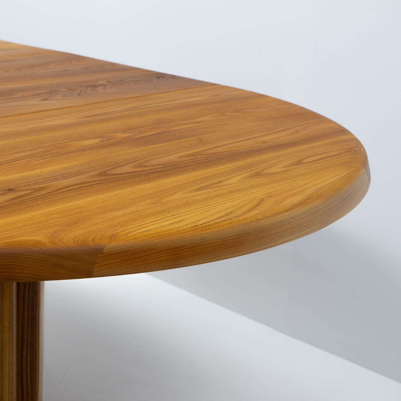 French Design Round Dining Table In Elm, Ebénisterie Seltz – 1980s photo 2900.0