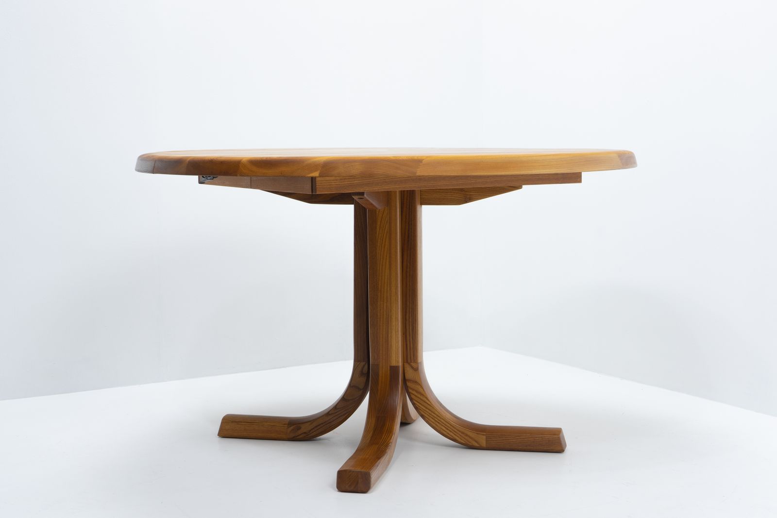 photo for sale French Design Round Dining Table In Elm, Ebénisterie Seltz – 1980s