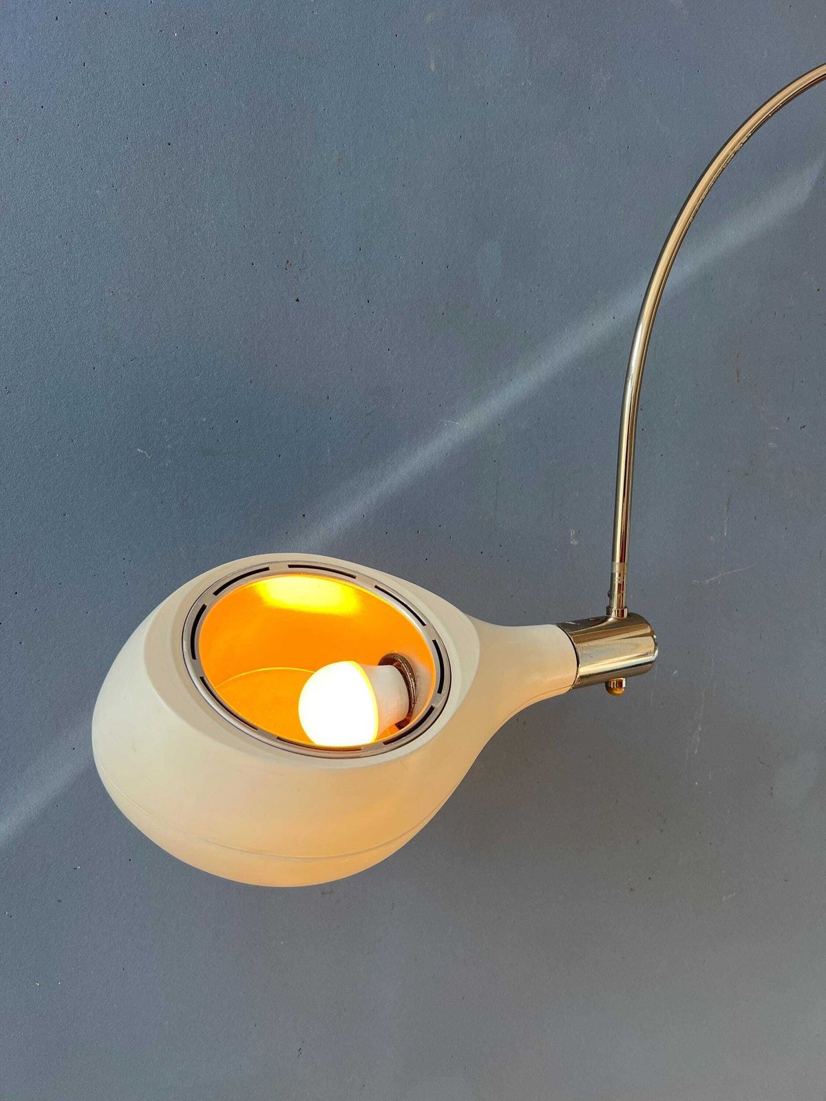 448.0 Vintage Beige Wandlamp Met Boog Van Temde Leuchten photo
