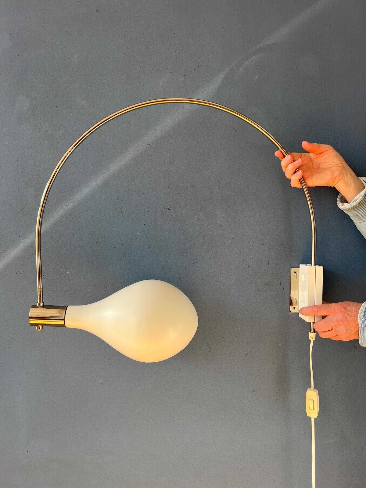 photo vintage Vintage Beige Wandlamp Met Boog Van Temde Leuchten