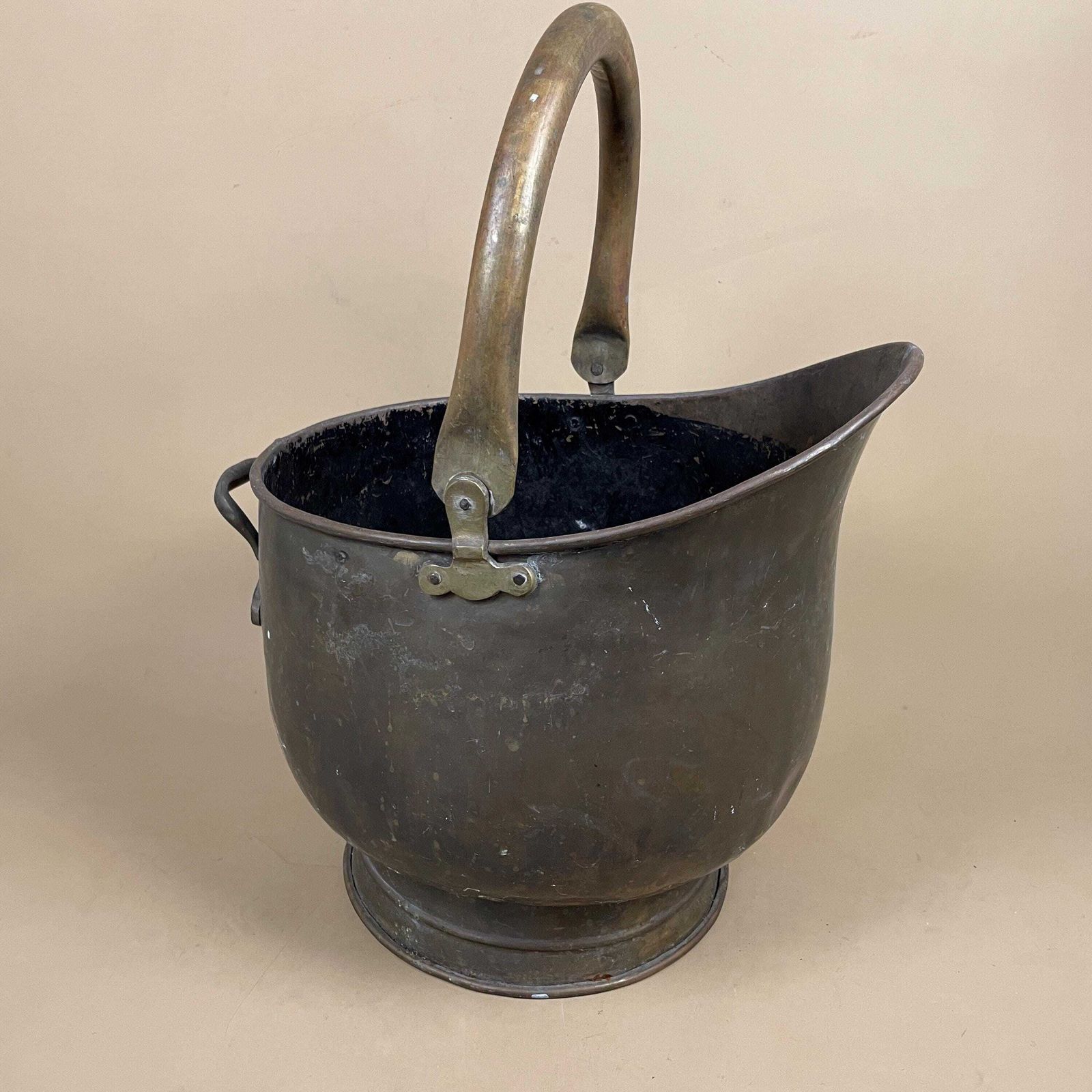 Large Antique Metal Gold Brass Coal Bucket Handle Fireside Fire Side Scuttle Log Helmet Farmhouse Vintage Fireplace Logs Heavy