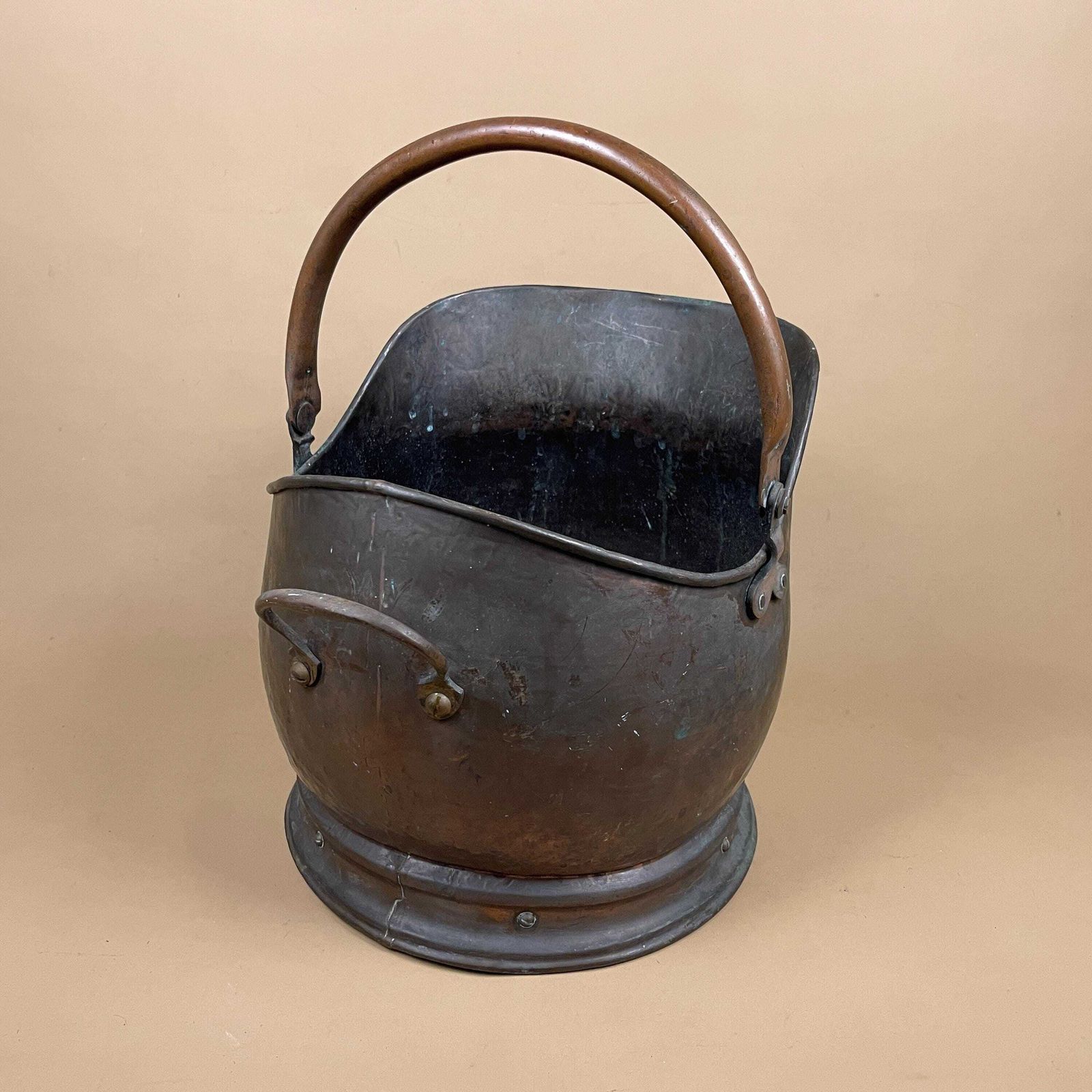 Antique Metal Coal Dark Copper Bucket Handle Fireside Fire Side Scuttle Helmet Cottage Heavy Vintage Fireplace Logs photo buy