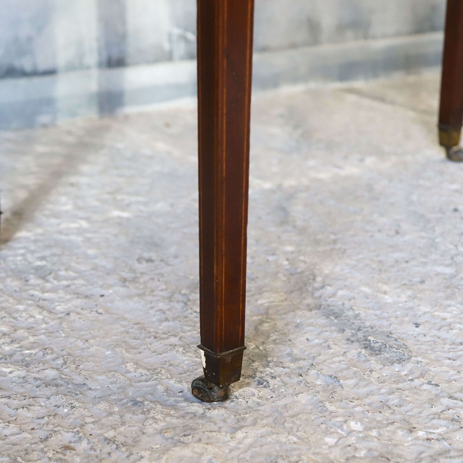 Late 18th Century Sheraton Style Mahogany Pembroke Table   Partridge Wood Cross Banding photo vinterior
