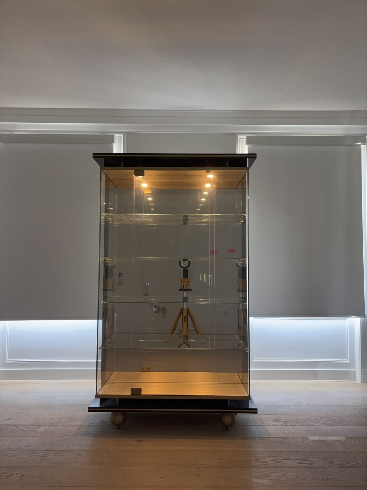 Turri  Luxury  Furniture Glass Display Cabinet photo 1800.0