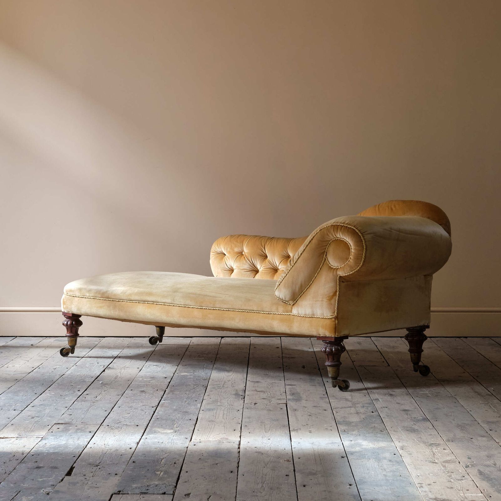 1700.0 Mid 19th Century Country House Chaise Longue photo