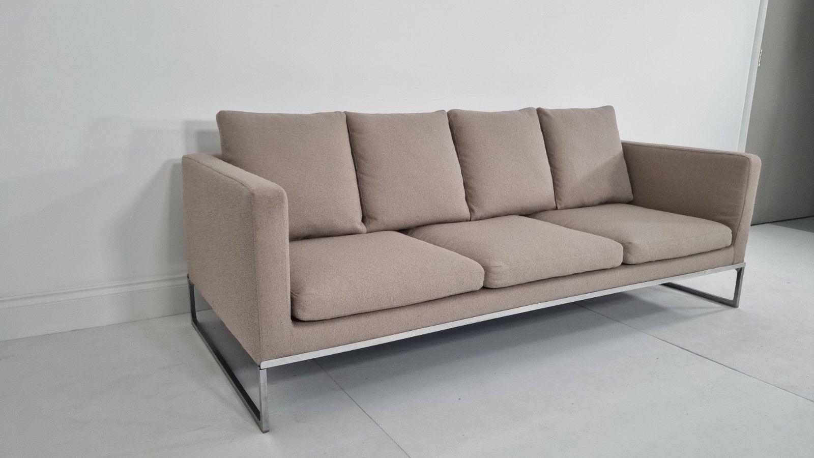 Bb Italia Tight 3 Seater Sofa In Stone Boucle In Excellent Condition photo vintage