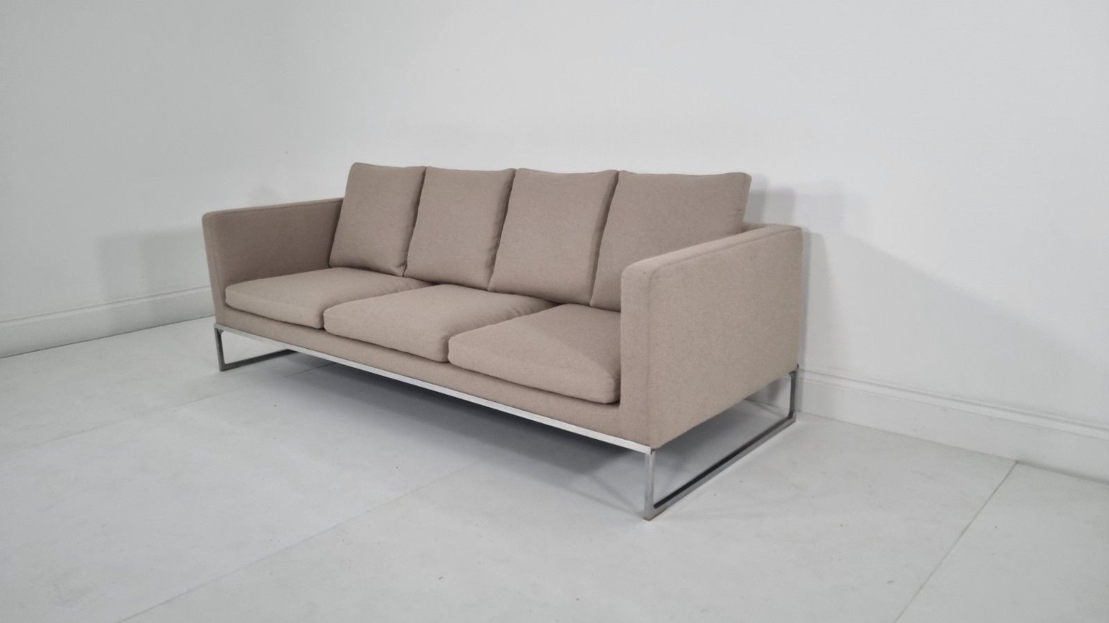 2880.0 Bb Italia Tight 3 Seater Sofa In Stone Boucle In Excellent Condition photo