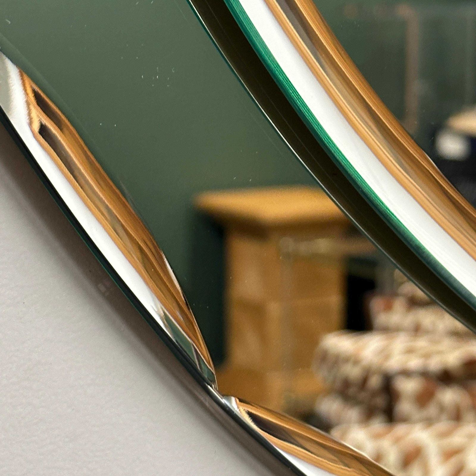 Italiaanse Ovale Spiegel Uit De Jaren 1970 Van Crystal Arte Met Geslepen Glazen Lijst photo furniture