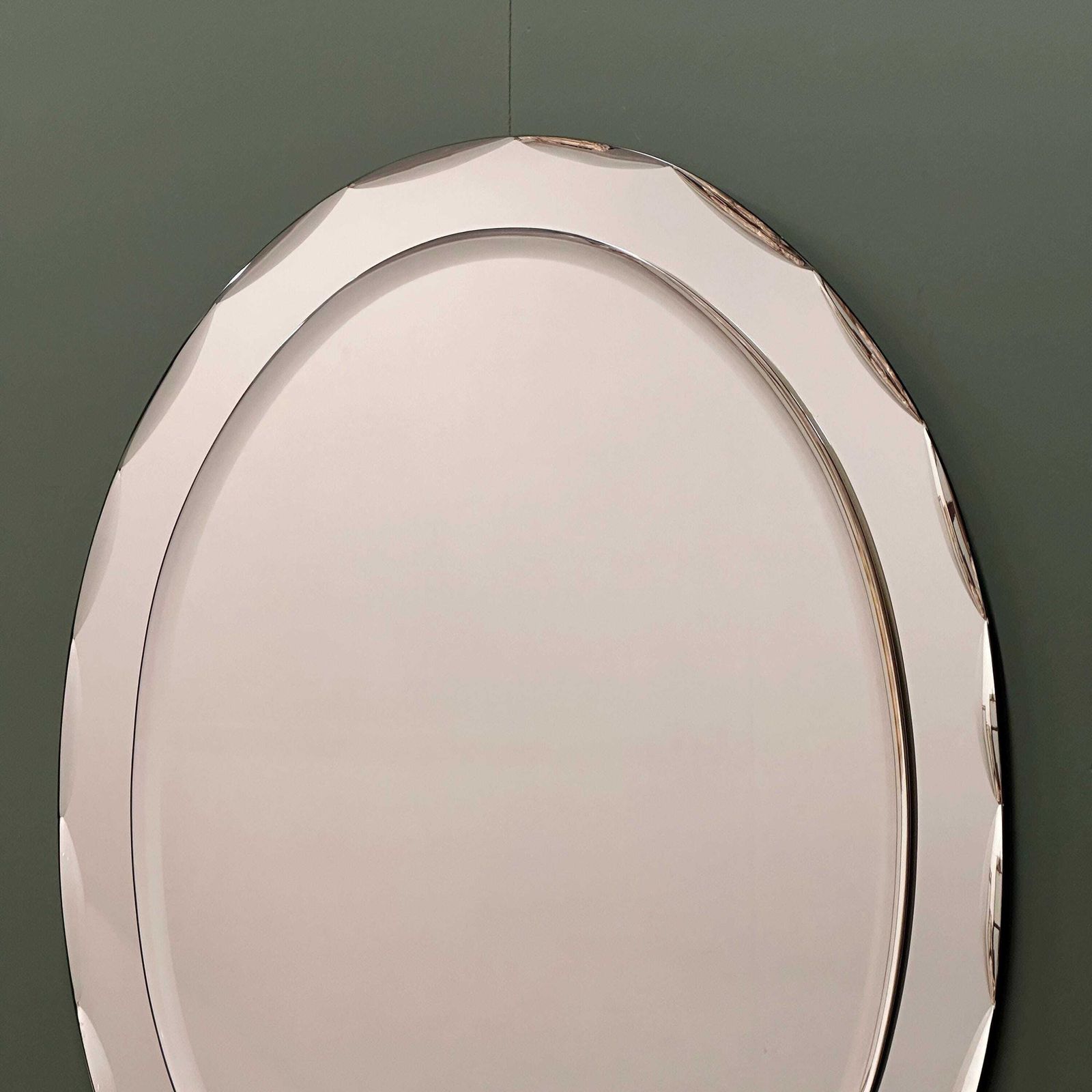 Woonaccessoires Italiaanse Ovale Spiegel Uit De Jaren 1970 Van Crystal Arte Met Geslepen Glazen Lijst photo