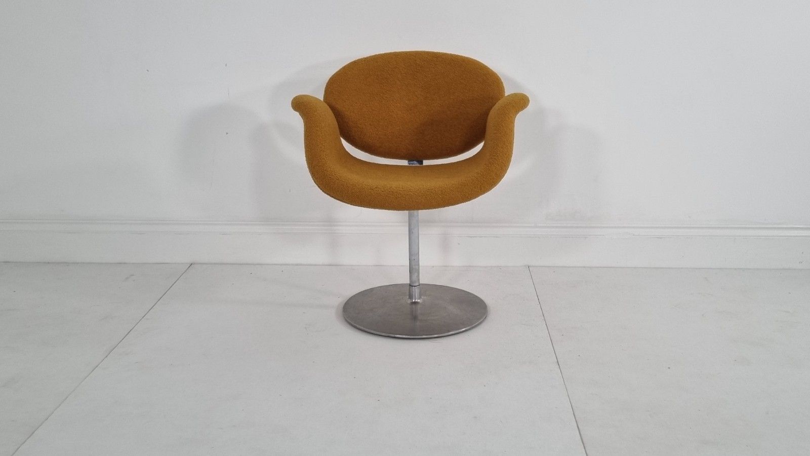 Artifort Tulip Chair In Mustard Boucle In Immaculate Condition