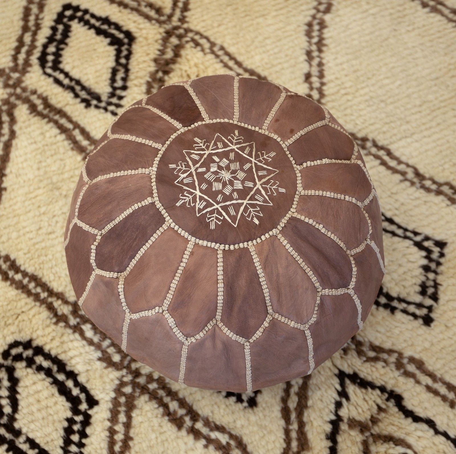 Met de Hand Bewerkte Bruine Ronde Echte Leren Poef. Ongevuld. Maatwerk Mogelijk