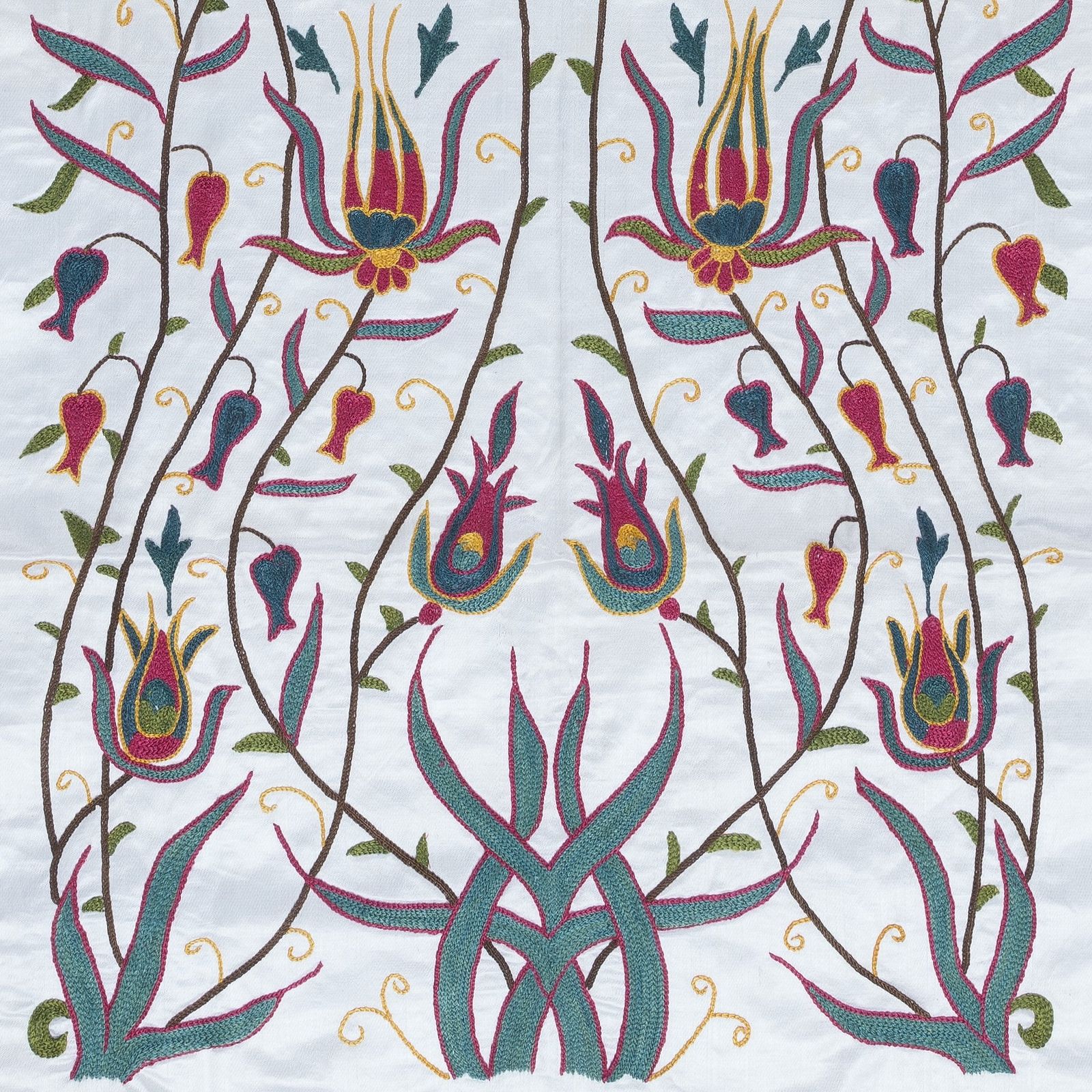 Tenture murale brodée 100 % soie 22"×43", décoration Boho, nappe faite main photo for sale