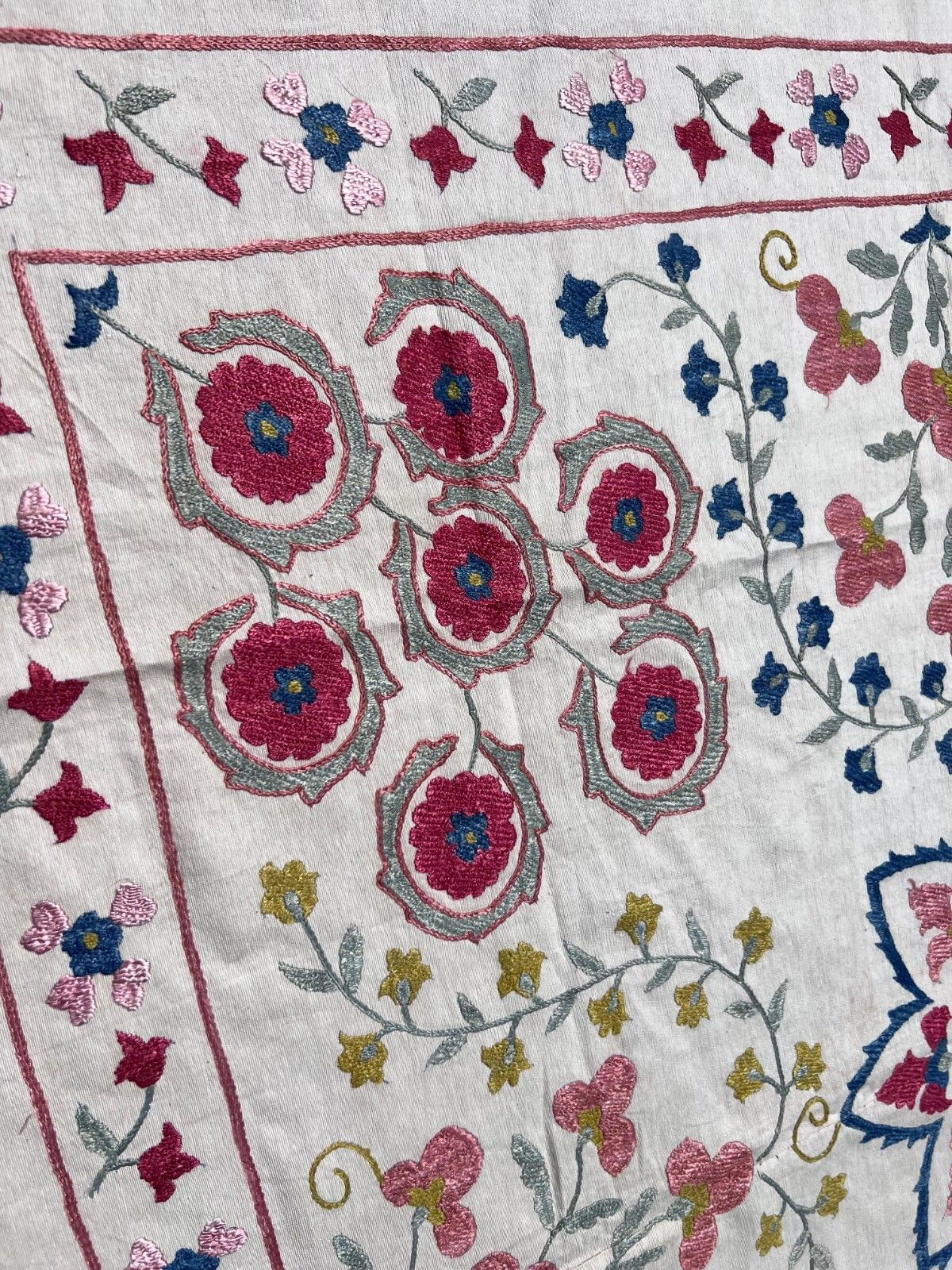 Tenture murale brodée 3,3 x 3,5 ft. Nappe en coton. Jeté de canapé fait main, neuf photo 162.0