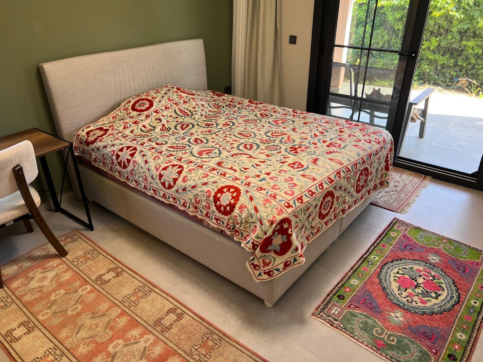 6'6"X7'9" Embroidered Silk Bed Cover. Uzbek Table Cover. Vintage Bedspread photo vinterior