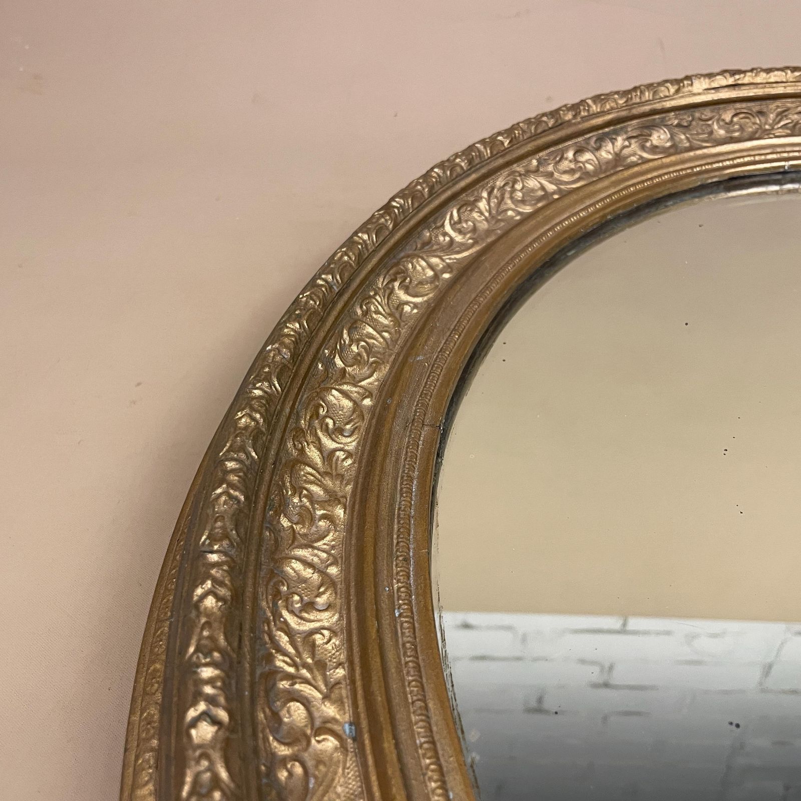 Oval Gold Wood Mirror Ornate Gold Gilt Painted Portrait Wall Mirror Regency Hallway Entry Wooden Frame Antique Style photo vinterior