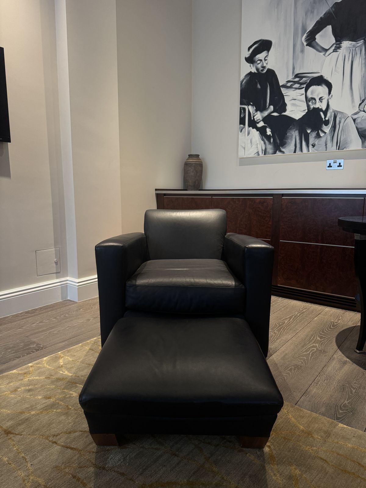 photo furniture David Linley Armchair Chair And Footstool   Black Leather And Wanut