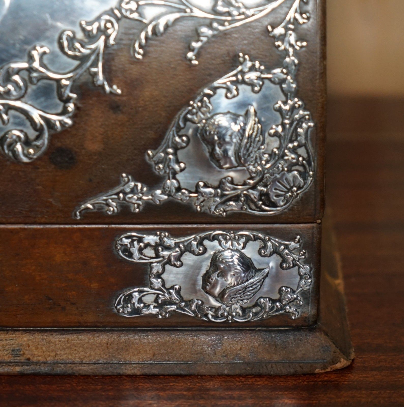 595.0 1901 Birmingham Made Matthew John Jessop Sterling Silver Cherub Stationery Box photo