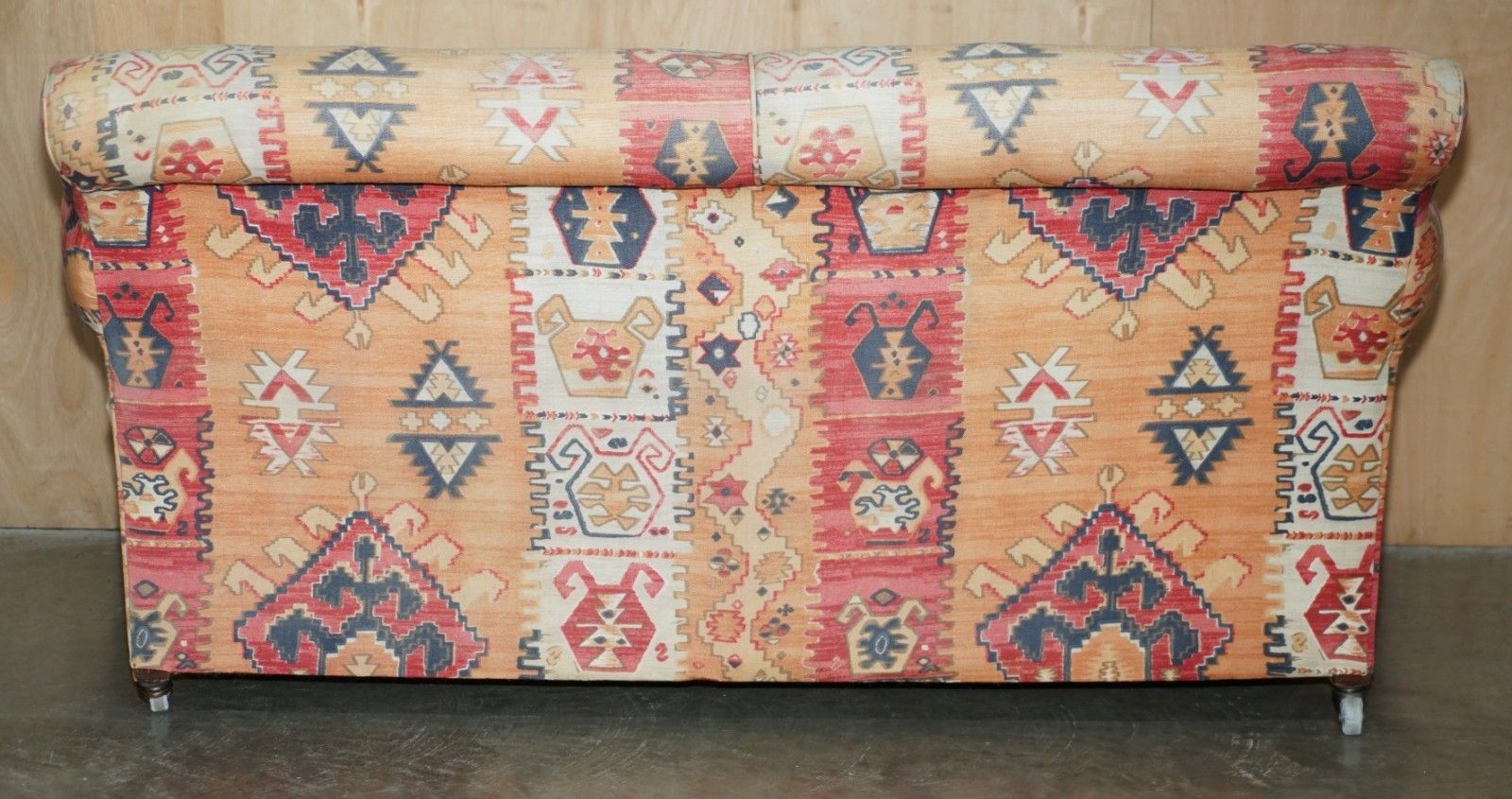 photo vintage Exquisite Original Edwardian Kilim Upholstered Sofa Chaise Lounge With Drop Arm