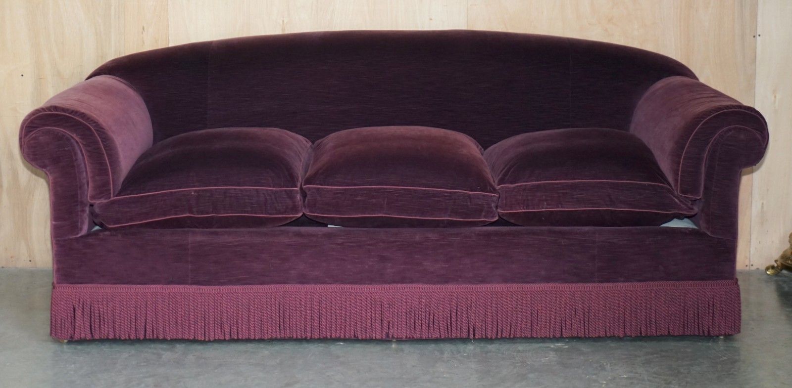 Massive Howard & Son's Wimbourne Three Seat Cushion Arm Sofa 257x122cm photo furniture