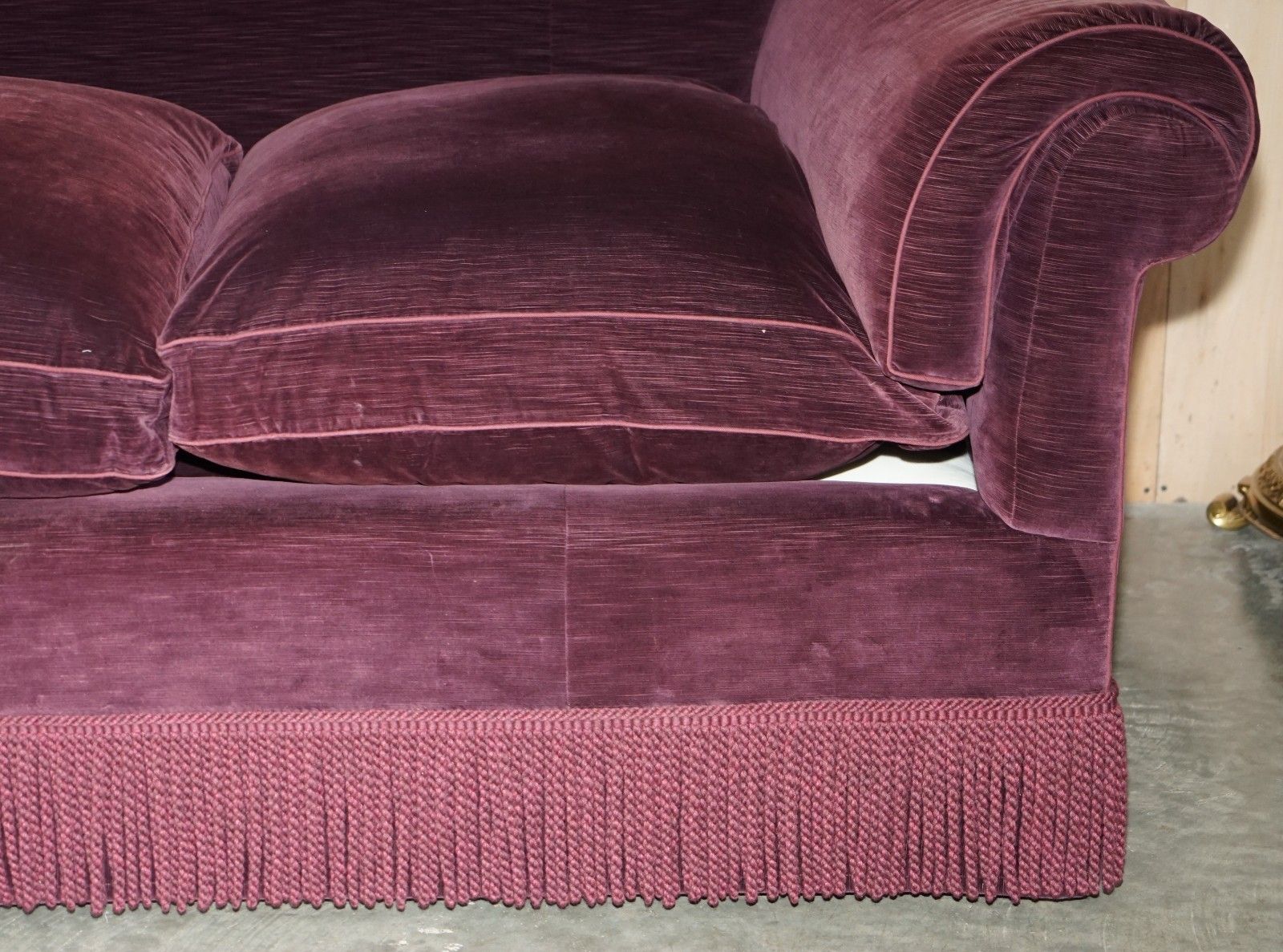 Massive Howard & Son's Wimbourne Three Seat Cushion Arm Sofa 257x122cm photo vinterior