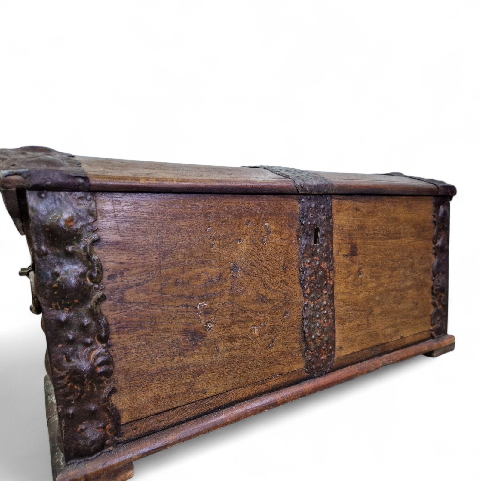 295.0 Continental Wooden Storage Chest Dome Top Rustic Coffer Blanket Box Large photo
