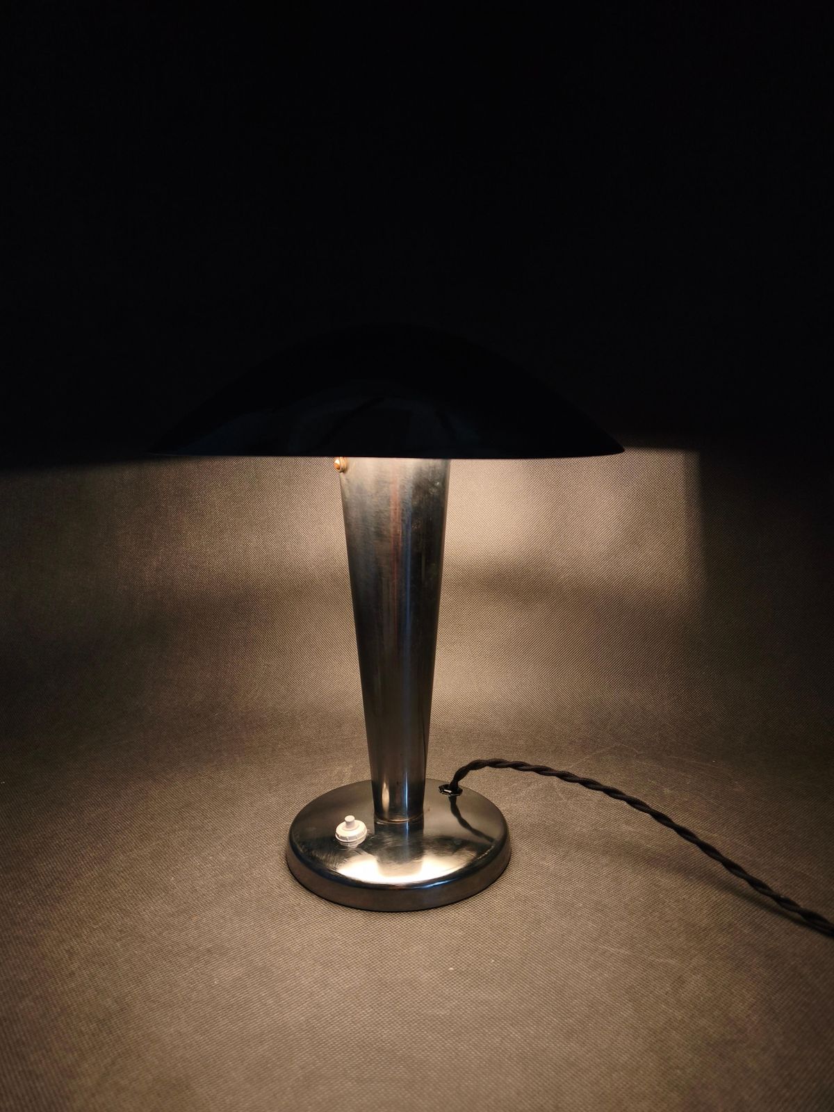 photo furniture Bauhaus Chromen Tafellamp Met Verstelbare Kap, Jaren 1930