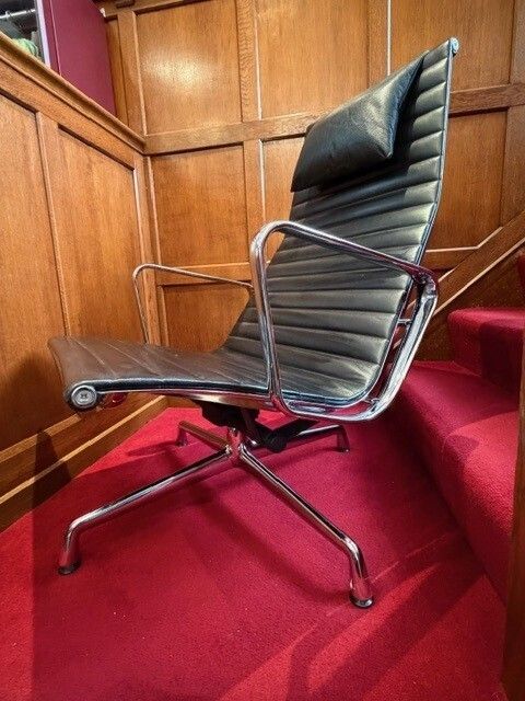 photo vintage 2 Charles & Ray Eames Aluminium Chairs Ea 124 – Lounge 1958