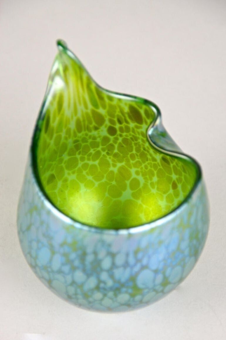 20th Century Iriscident Loetz Witwe Glass Vase Creta Papillon, Bohemia, Ca 1902 photo Home Decor