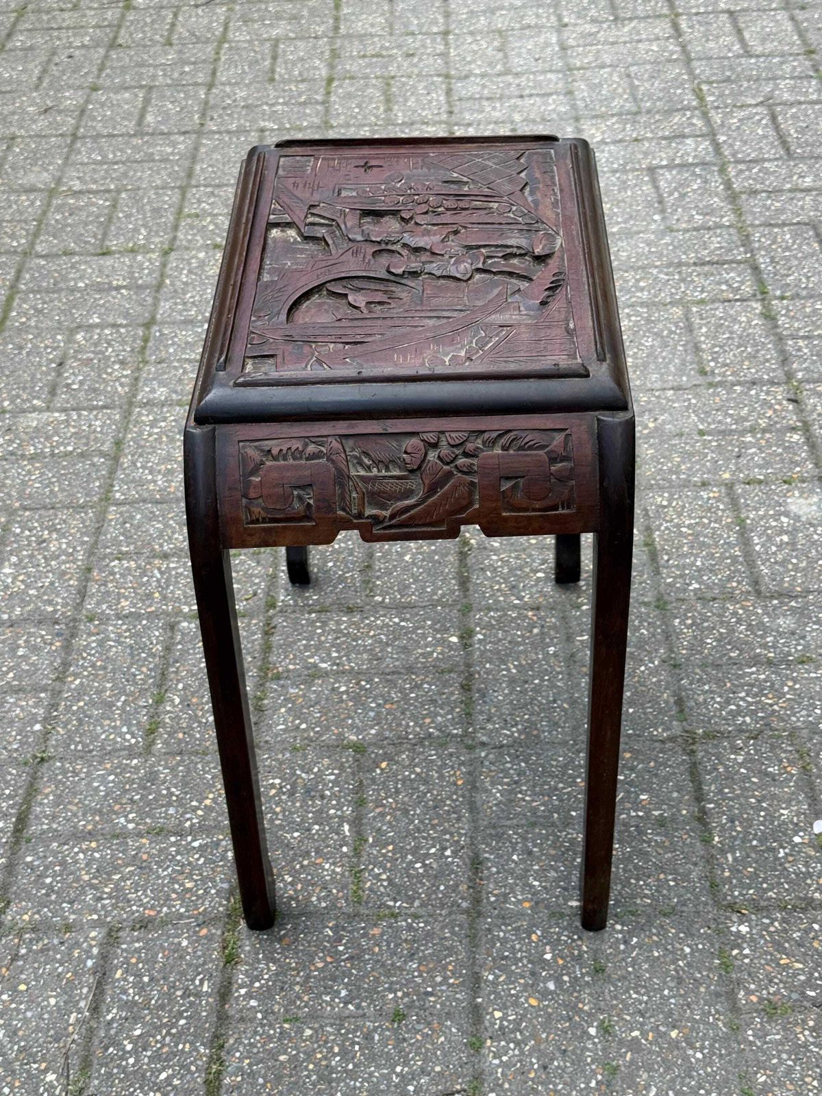 photo vintage Vintage Mid Century Carved Oriental Side Table Chinoiserie Dark Wood Accent