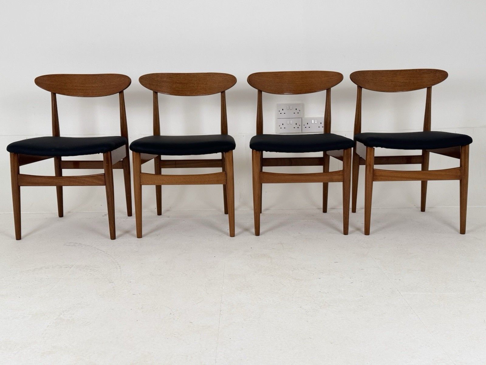 Mid Century  Rectangle Extending Jentique Dining Table 4 Matched Chairs Teak Mcm photo Furniture