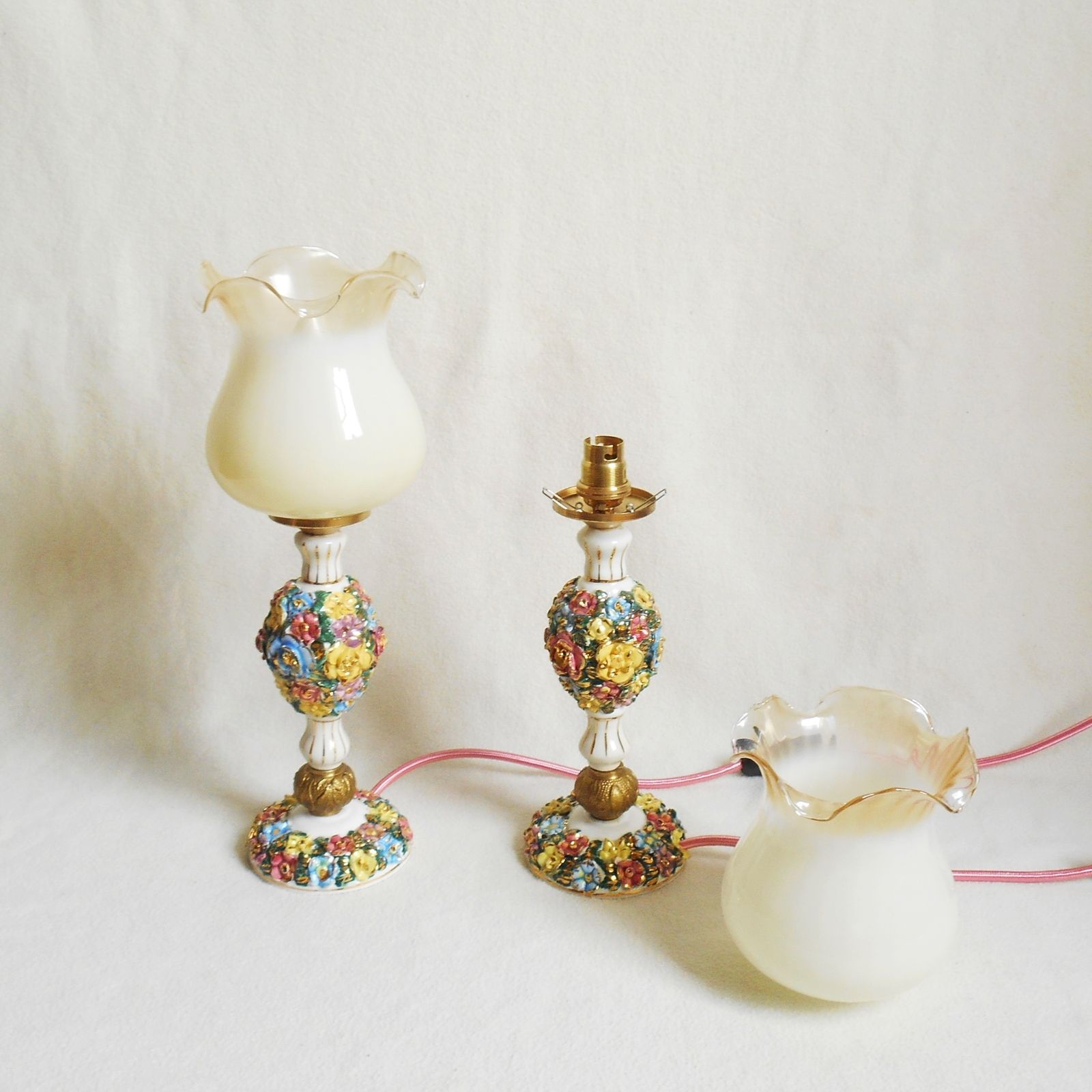 Luminaires Paire de lampes de table Capodimonte en porcelaine italienne à décor floral photo