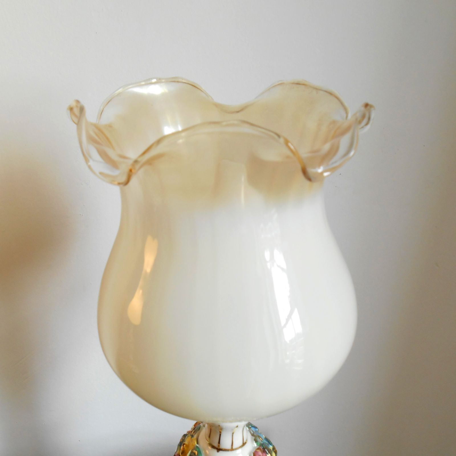 photo vintage Een paar Italiaanse Capodimonte bloemen tafellampen