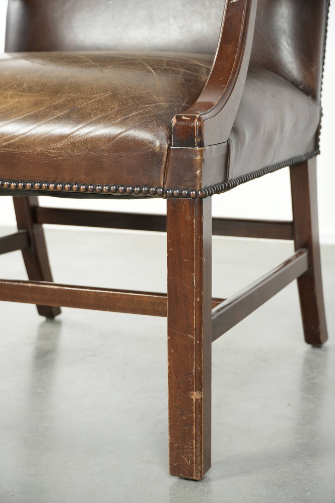 Furniture Beautiful Luxury Wooden And Cowhide Leather English Gainsborough Side/Desk/Chair With A Stunning Appearance photo