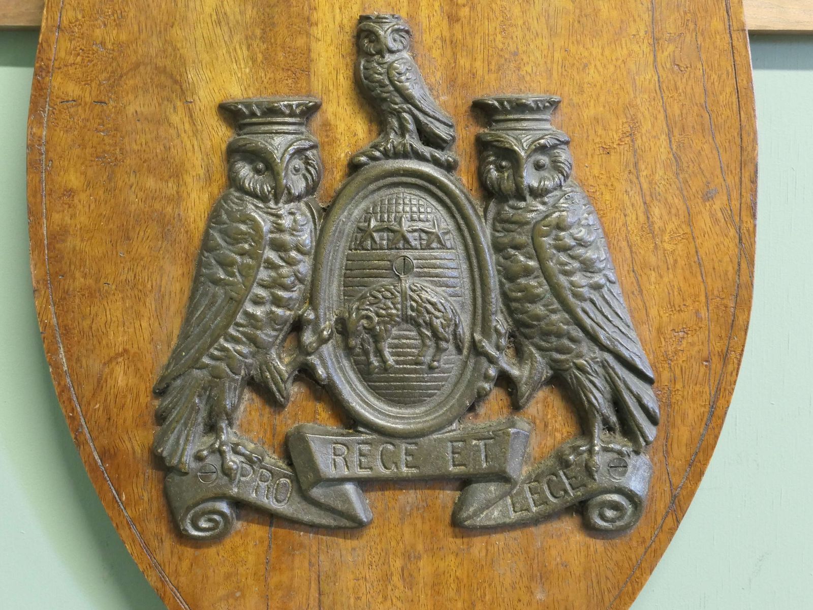 Wall Plaque Mounted With Bronze Coat Of Arms Of The City Of Leeds photo 600.0
