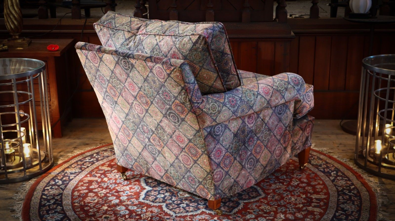 photo vintage Stunning George Smith Short Scroll Arm Signature Armchair With Cushion Back 🚚