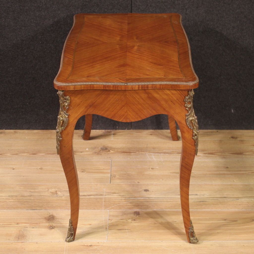 Table basse élégante du XXe siècle photo 1000.0