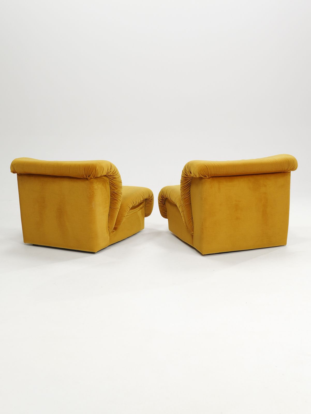 Pair Of Doimo Salotti Lounge Chairs, 1970s photo vinterior