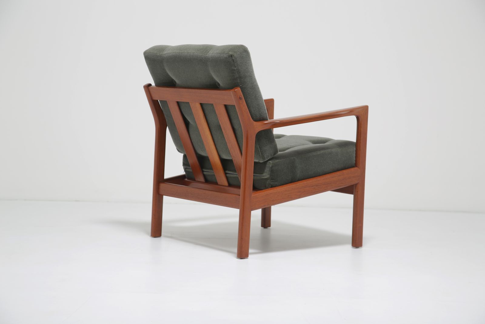 Fauteuil Karl Erik Ekselius modèle F141 en teck et mohair, pour JOC Vetlanda, Suède, années 1960 photo for sale