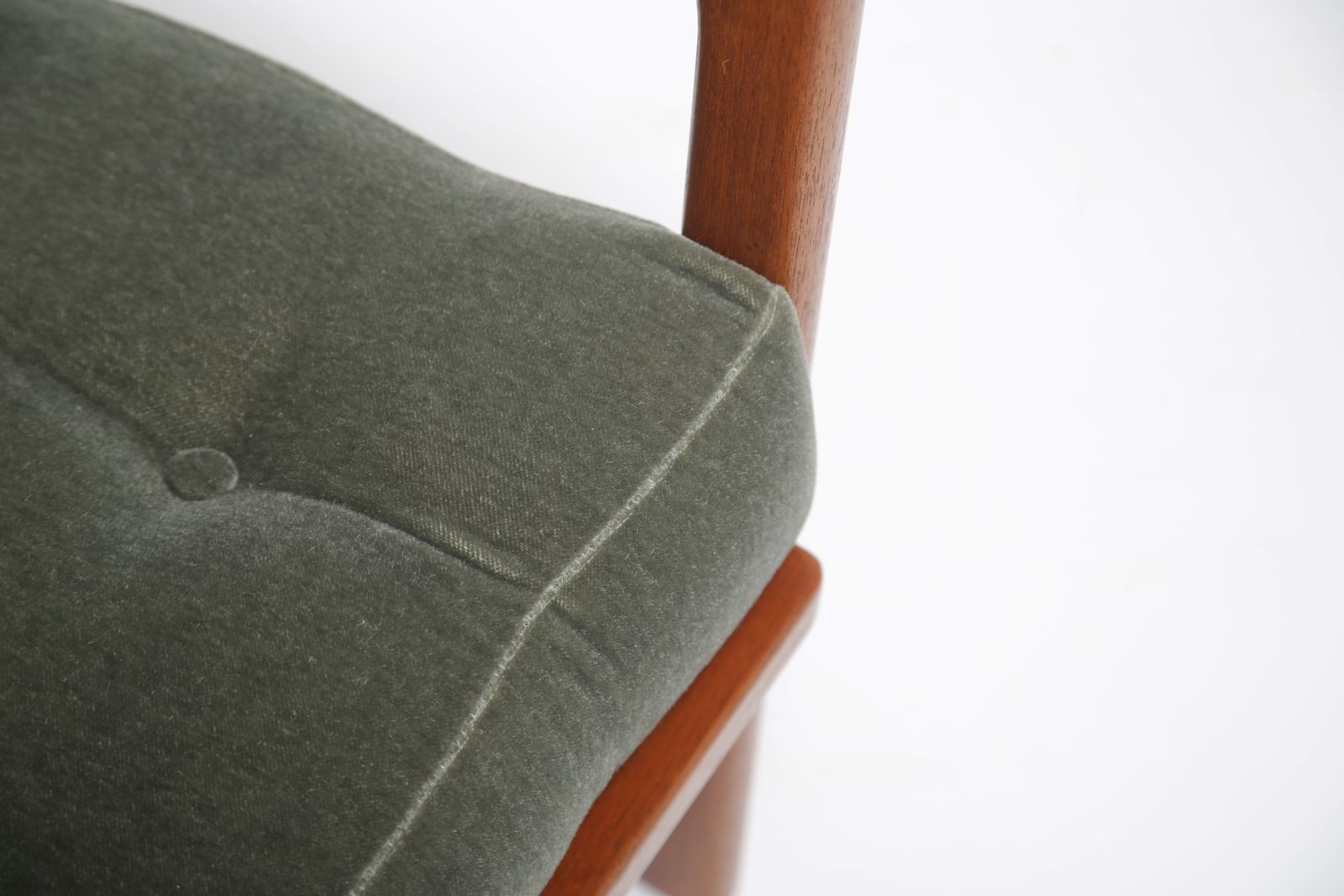 Fauteuil Karl Erik Ekselius modèle F141 en teck et mohair, pour JOC Vetlanda, Suède, années 1960 photo vintage
