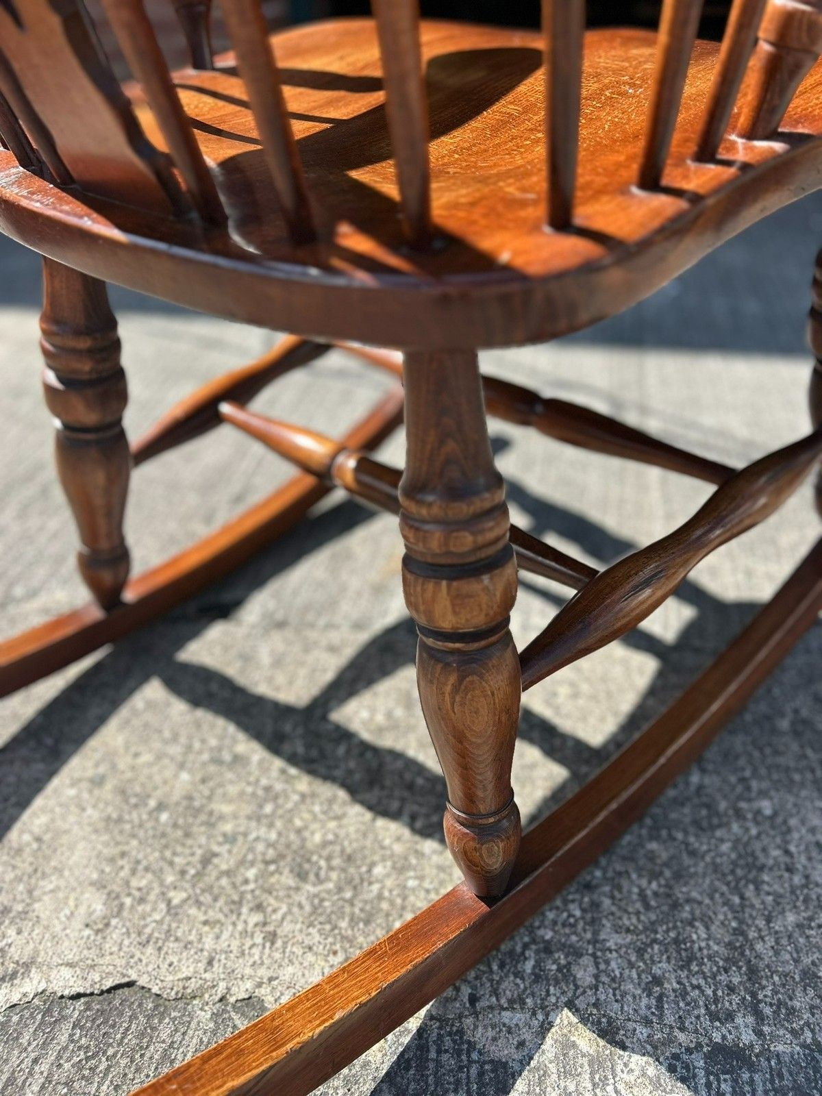 Good Quality English Country Oak & Beech Windsor Shaped Seat Rocking Chair photo 175.0