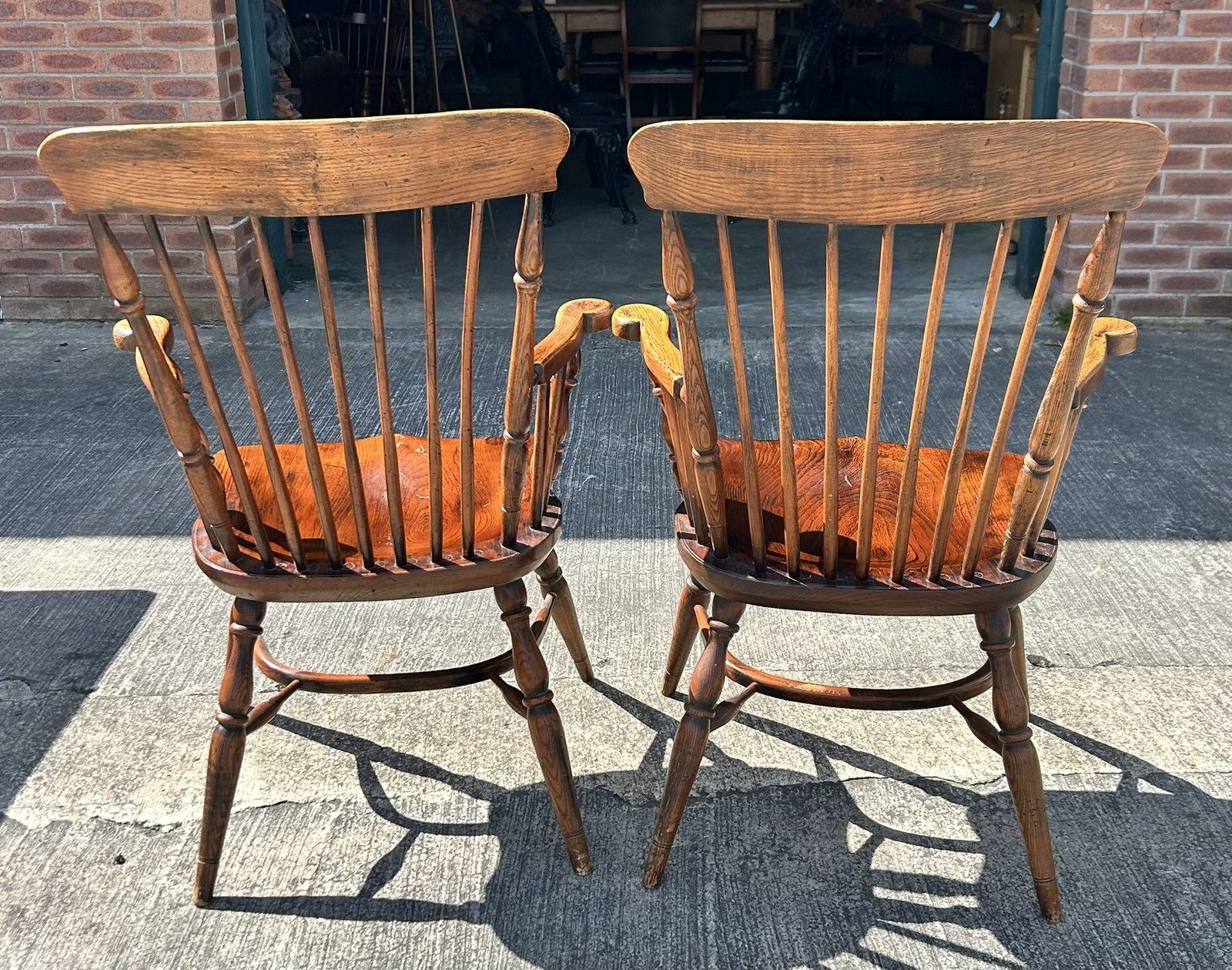 photo vintage Vintage Pair Of Oak & Elm Comb Back Windsor Chairs Crinoline Stretcher Armchairs
