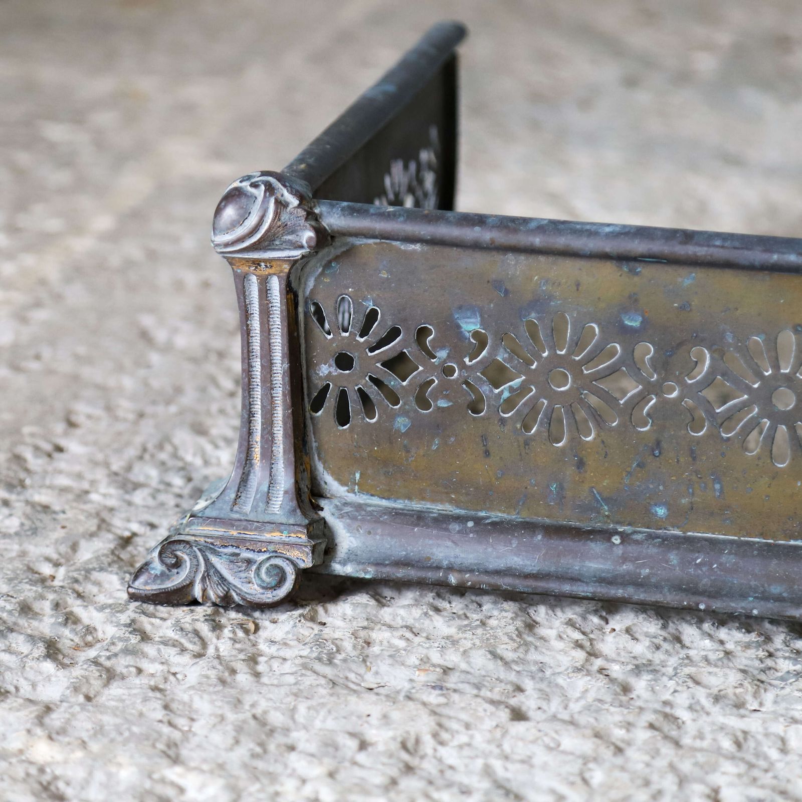 ​​​​​​​English Brass & Steel Art Nouveau Fireplace Fender, Wonderfully Patinated, C.1890 photo 345.0