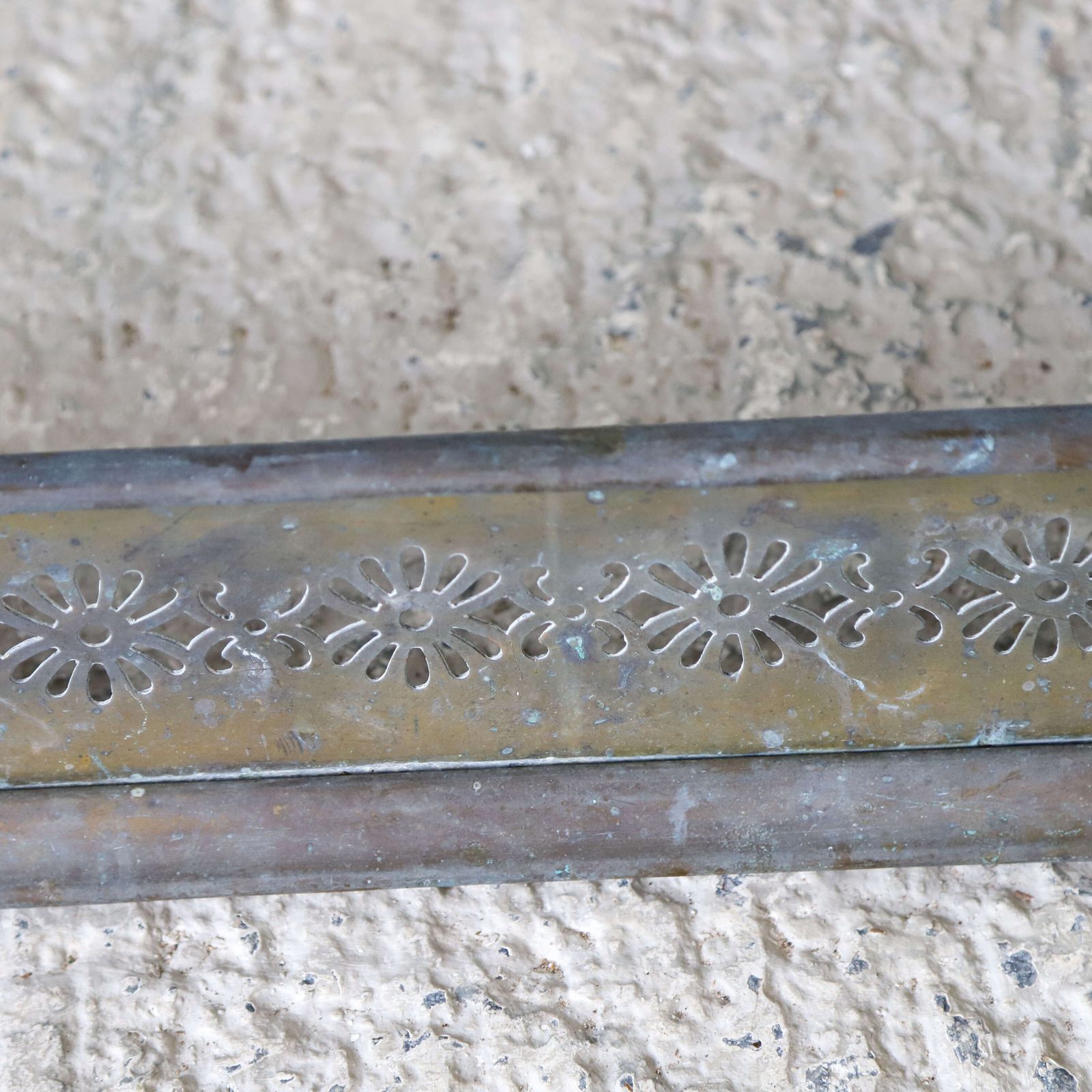 ​​​​​​​English Brass & Steel Art Nouveau Fireplace Fender, Wonderfully Patinated, C.1890 photo vinterior