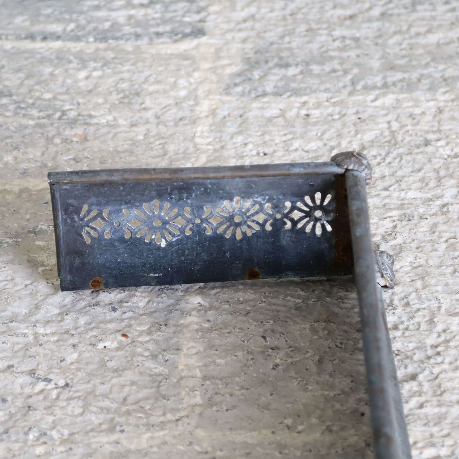 ​​​​​​​English Brass & Steel Art Nouveau Fireplace Fender, Wonderfully Patinated, C.1890 photo vintage