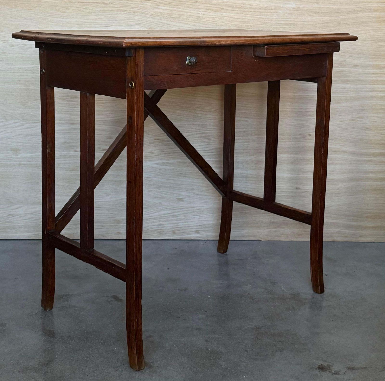Table d'appoint baroque espagnole en noyer foncé avec tiroir, restaurée photo buy