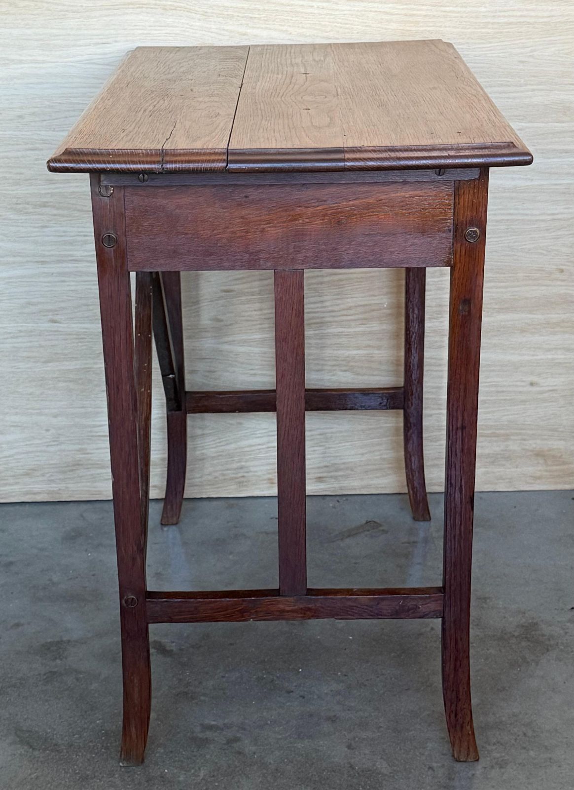 Mobilier Table d'appoint baroque espagnole en noyer foncé avec tiroir, restaurée photo