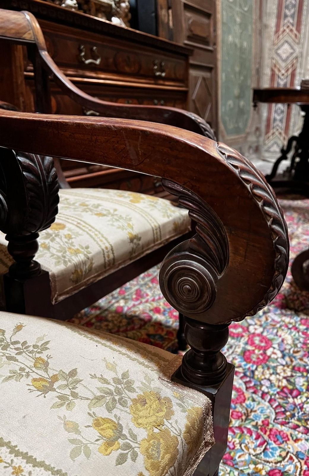 photo vinterior Four Carved Walnut Armchairs With Arms, Italy