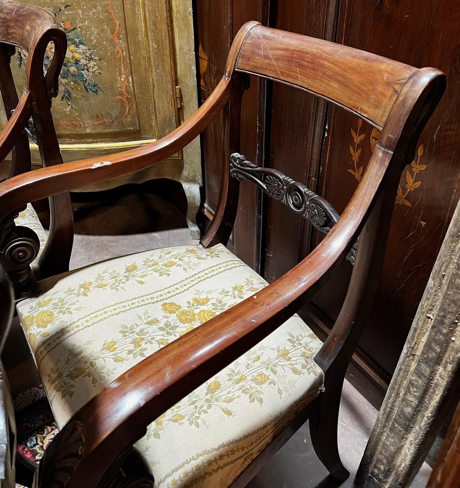 photo vintage Four Carved Walnut Armchairs With Arms, Italy